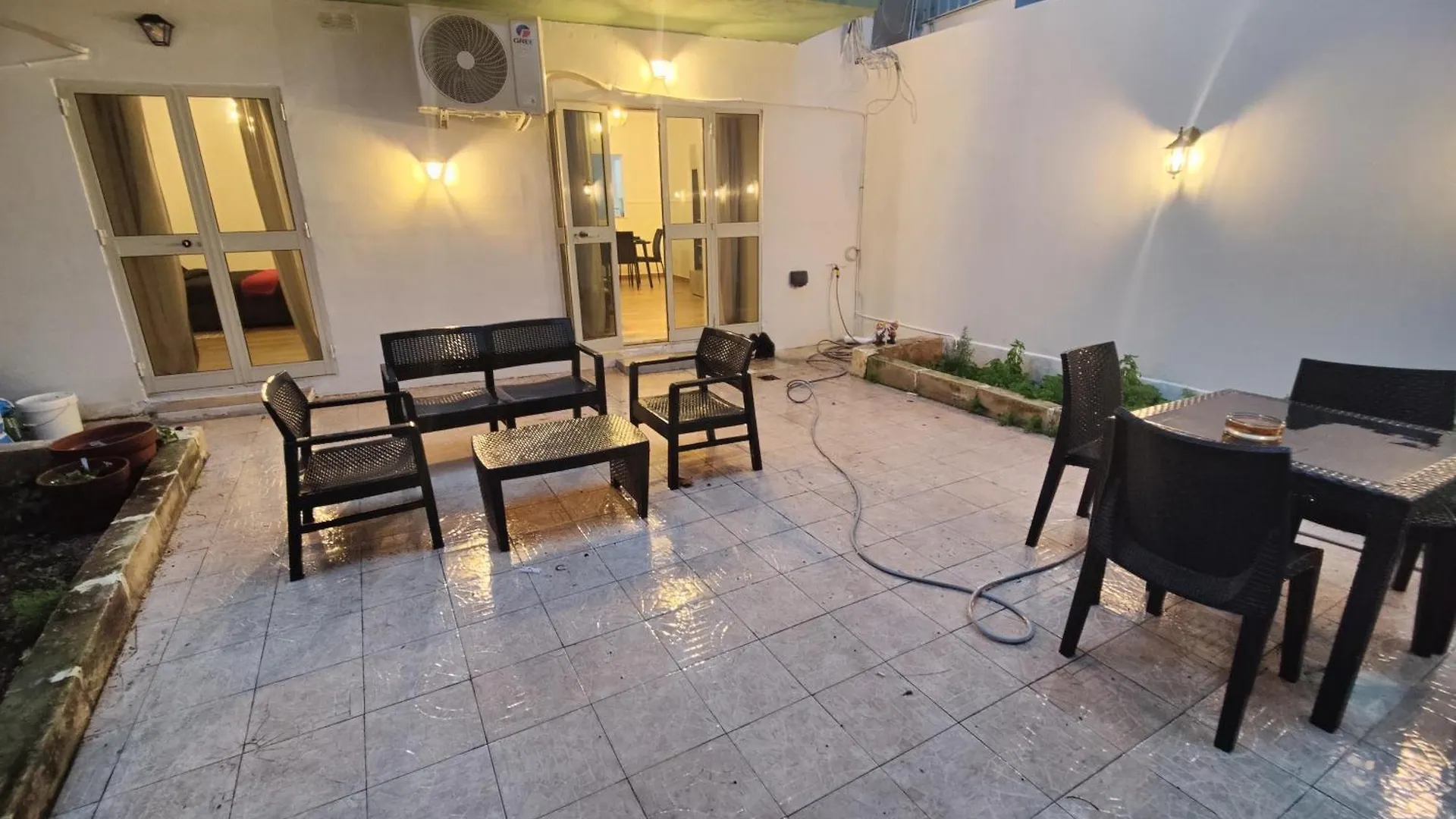 Stunning Central Sliema Apartment With Garden Malta