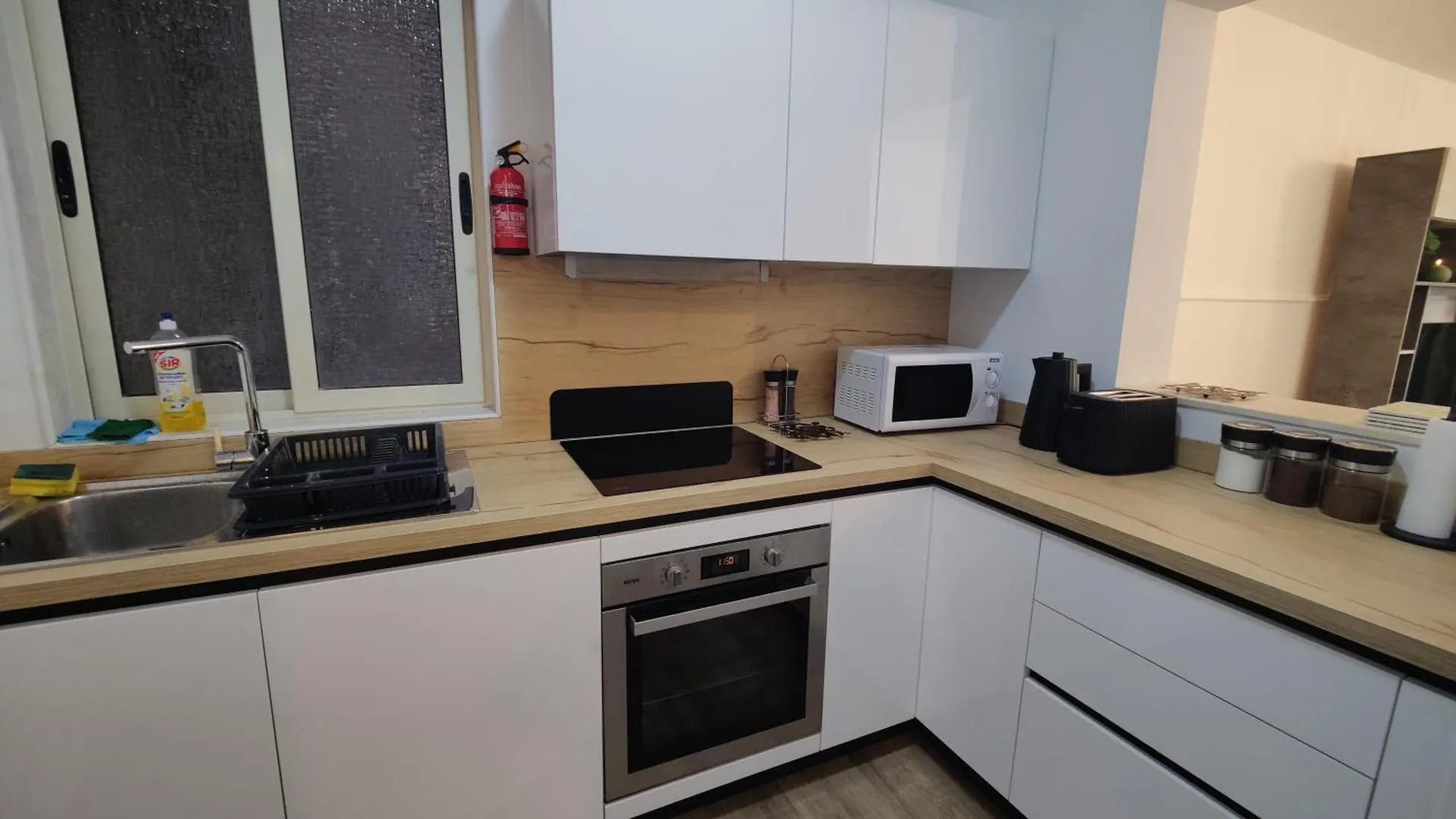 Stunning Central Sliema Apartment With Garden 0*,