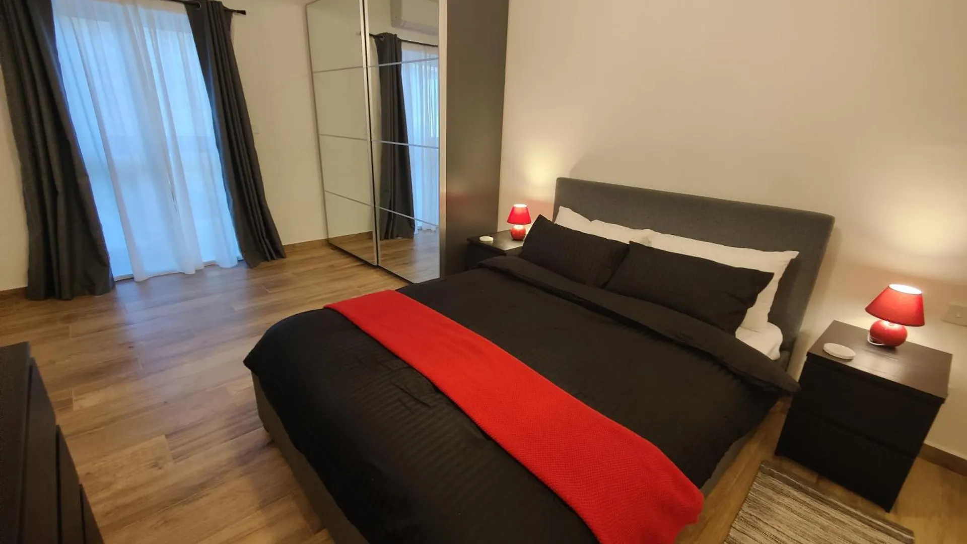 Stunning Central Sliema Apartment With Garden