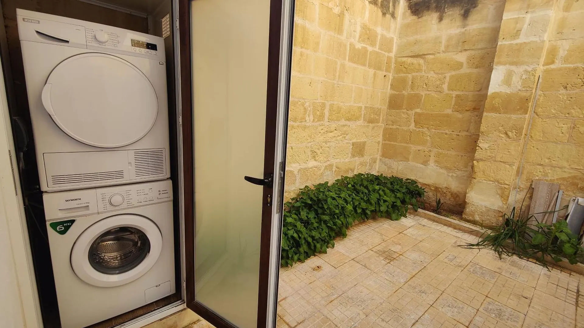 Stunning Central Sliema Apartment With Garden