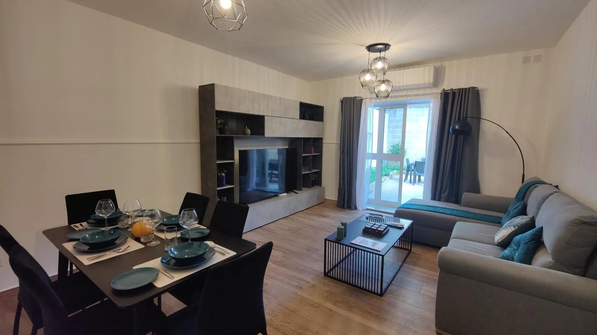 Stunning Central Sliema Apartment With Garden Malta