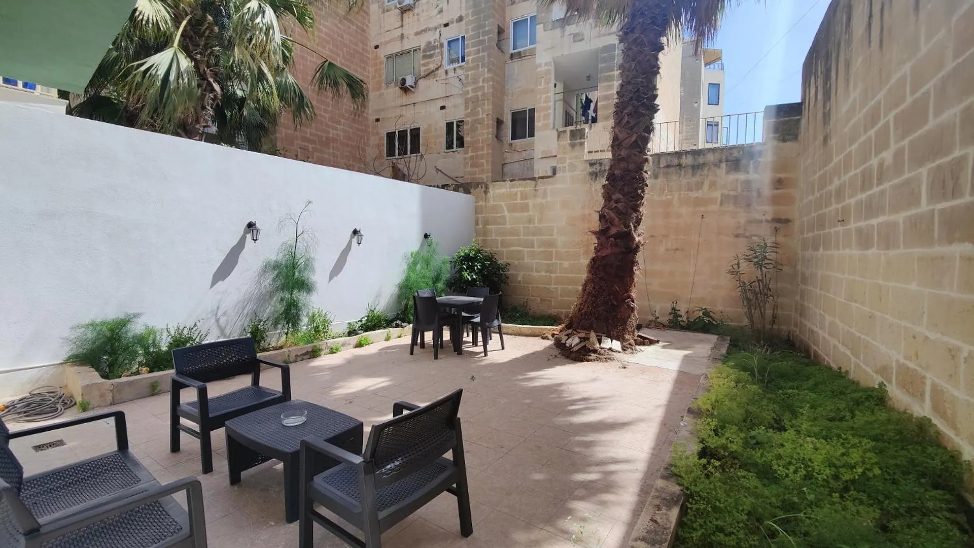 Stunning Central Sliema Apartment With Garden Malta
